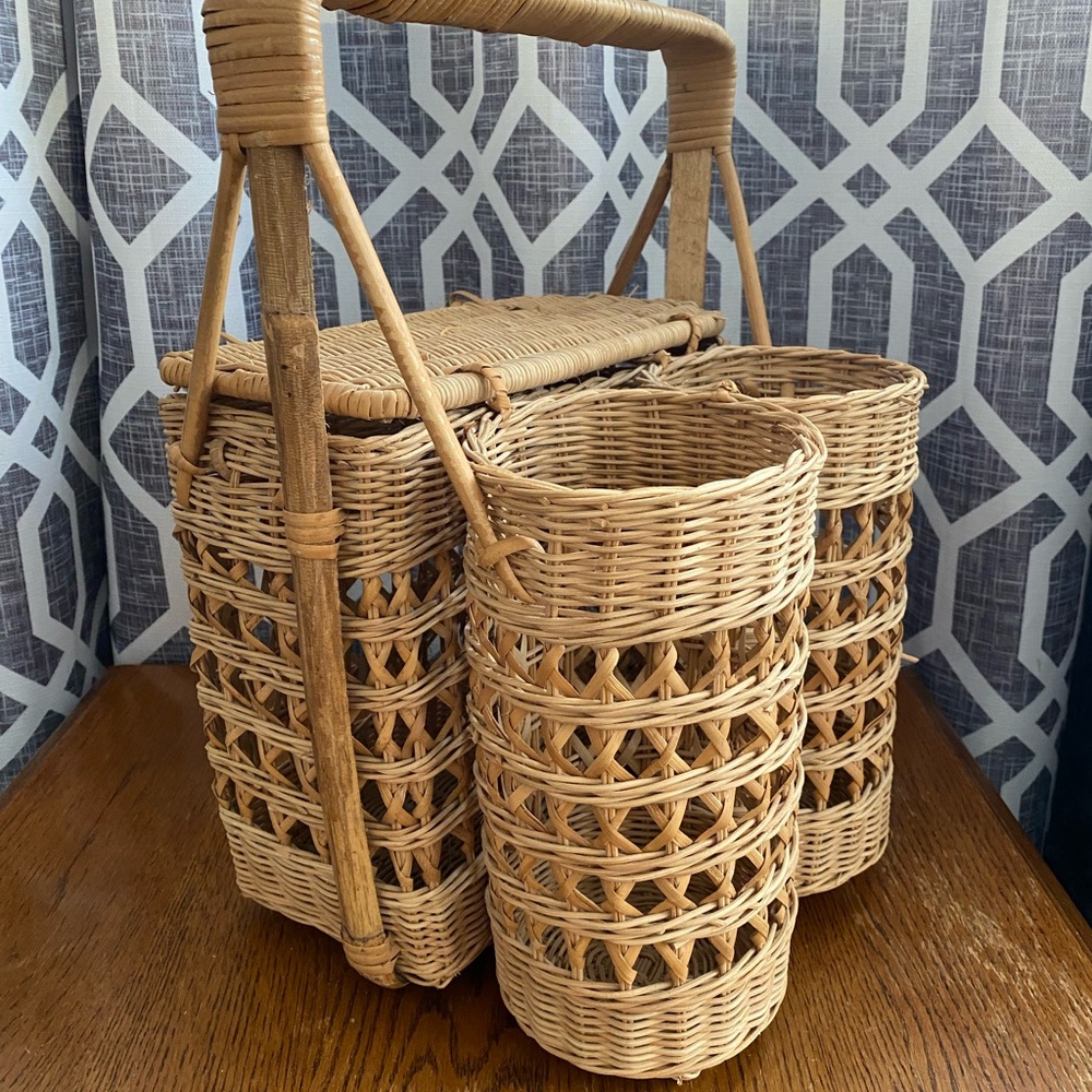 Wicker Picnic Basket - with wine holders